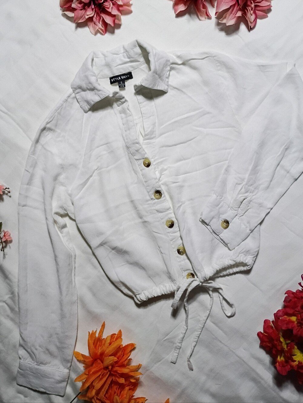 Style Envy Cute White Flowy Top with Branded Neck Label